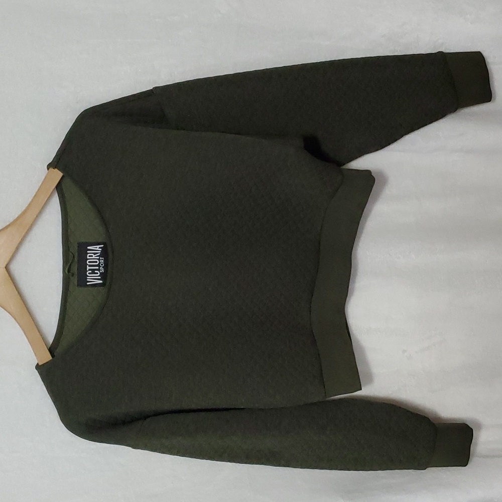 Victoria Sport Quilt Style Long Sleeve Cropped Sweater Size S